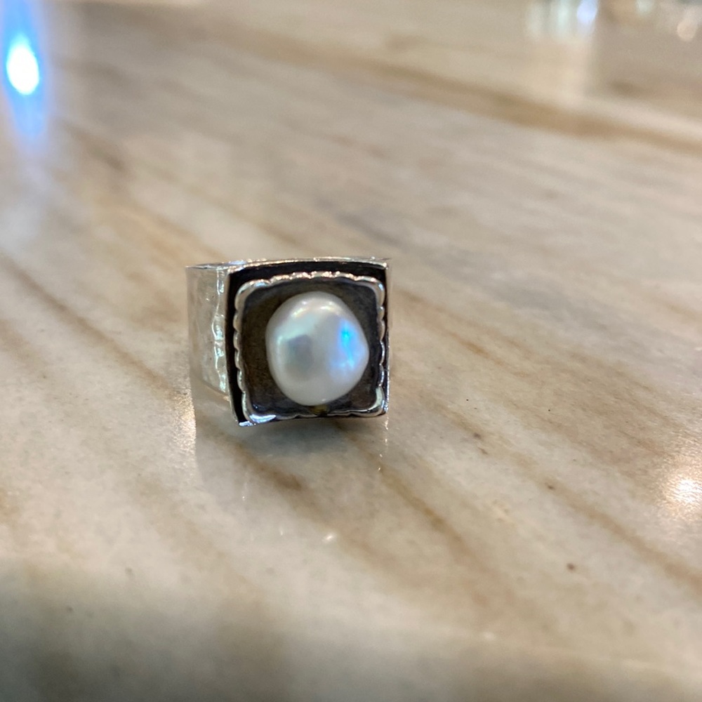 Silpada sterling silver freshwater pearl ring size 7.